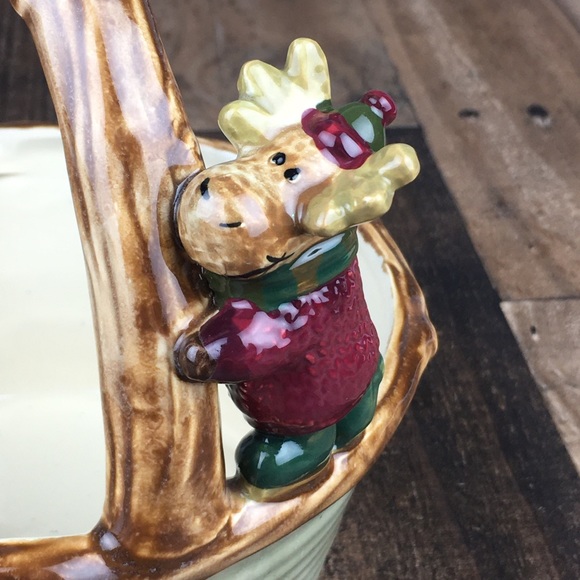 St. Nicholas Square Heartland Moose Handle Basket - Picture 5 of 11